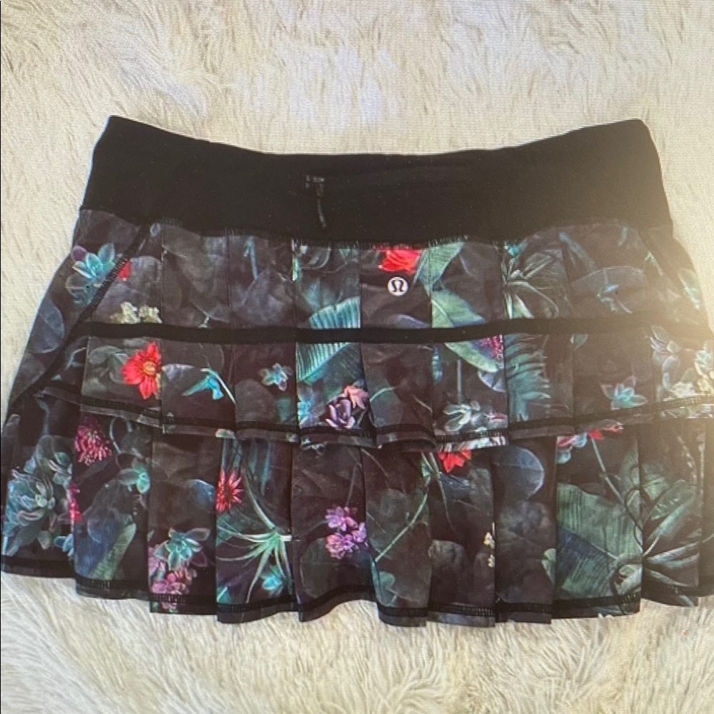 lululemon Pace Setter Curious Jungle Black Red Floral Skort Skirt Size:6